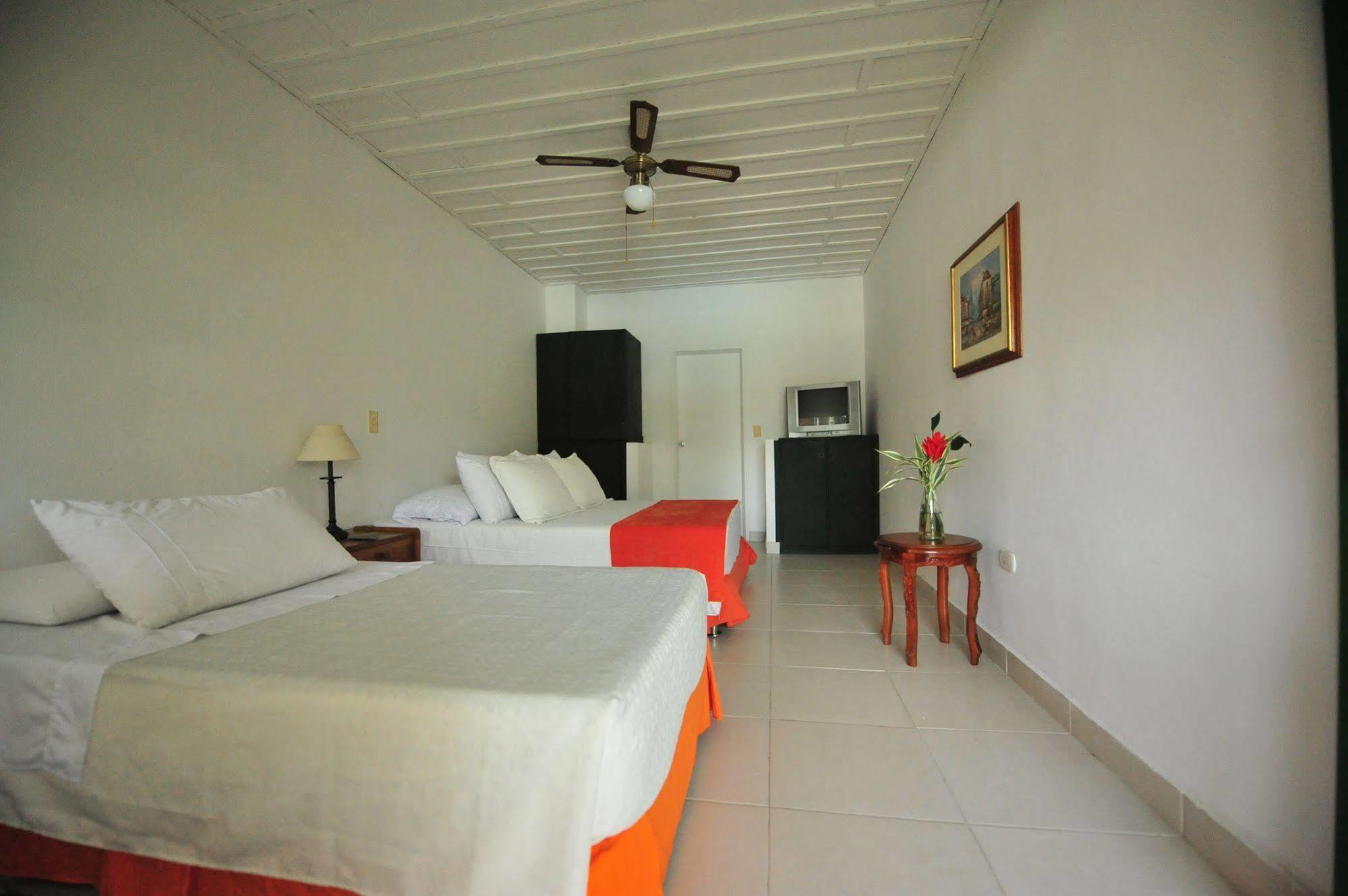 Puerto Espejo Hotel Campestre La Floresta מראה חיצוני תמונה